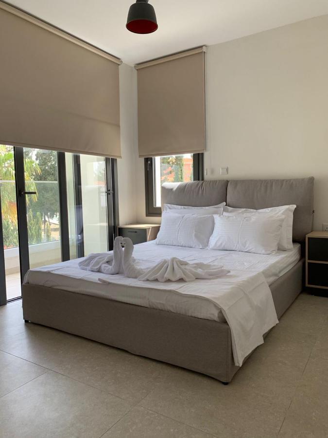 Silver House Boutique Apartamento Paphos Exterior foto